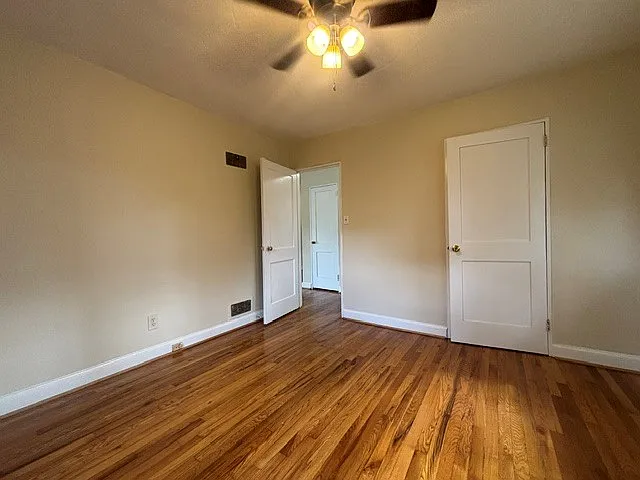 469 McPhee Dr — Photo 8