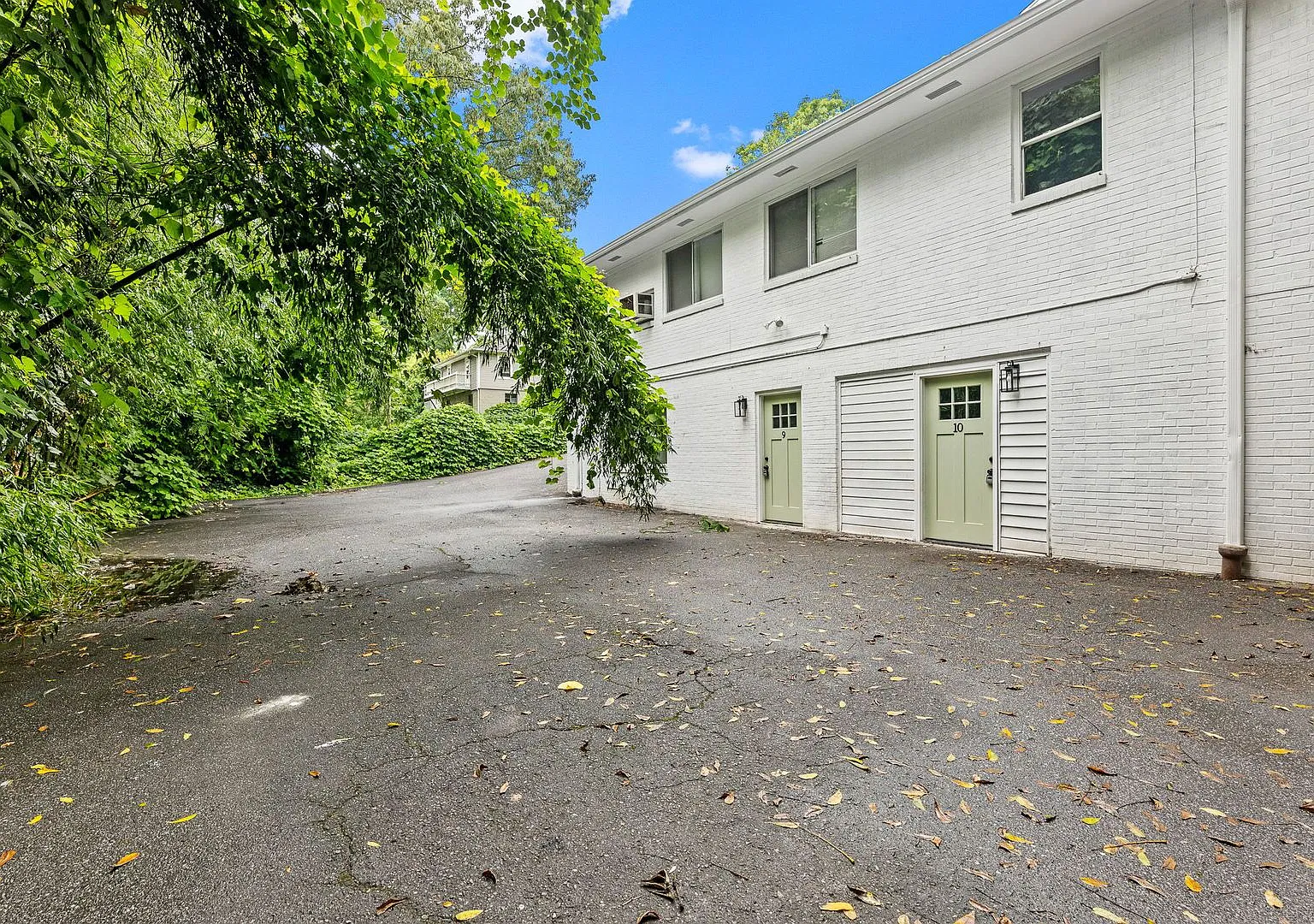 1121 West End Blvd — Photo 3