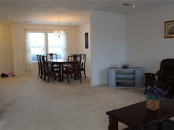2nd image of 5337 Emmeryville Ln