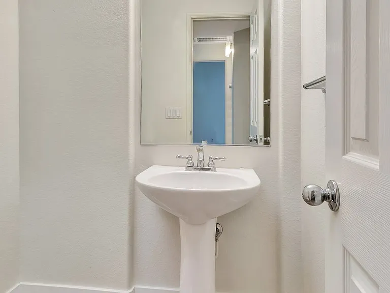 2822 Escala Cir — Photo 2