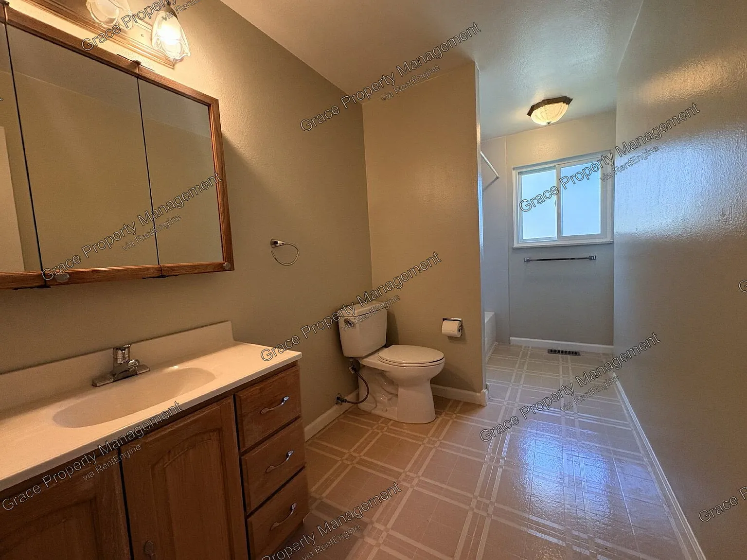 3 bed, 2.0 bath, 1132 sqft, $2,100 — Photo 4