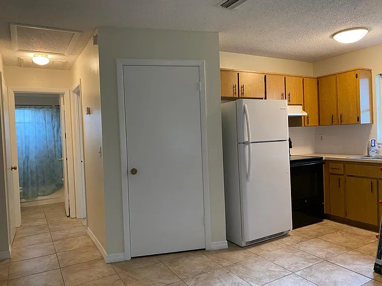 10320 Usher St — Photo 7