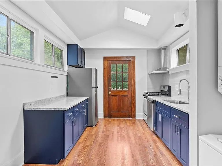 235 Elizabeth St NE #B — Photo 9