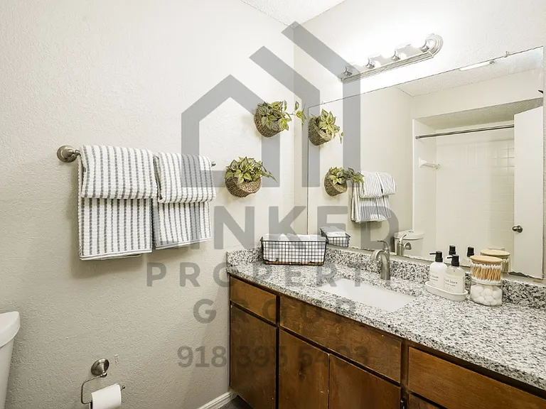 Kimberly Apartments — Photo 16
