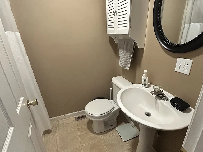 603 Dianne Ct — Photo 2