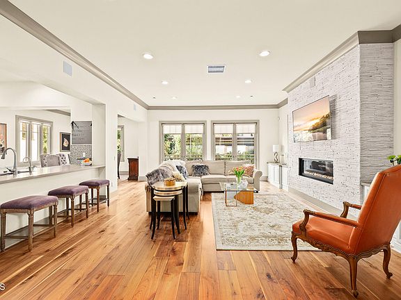 3rd image of 363 W Del Mar Blvd Unit 200