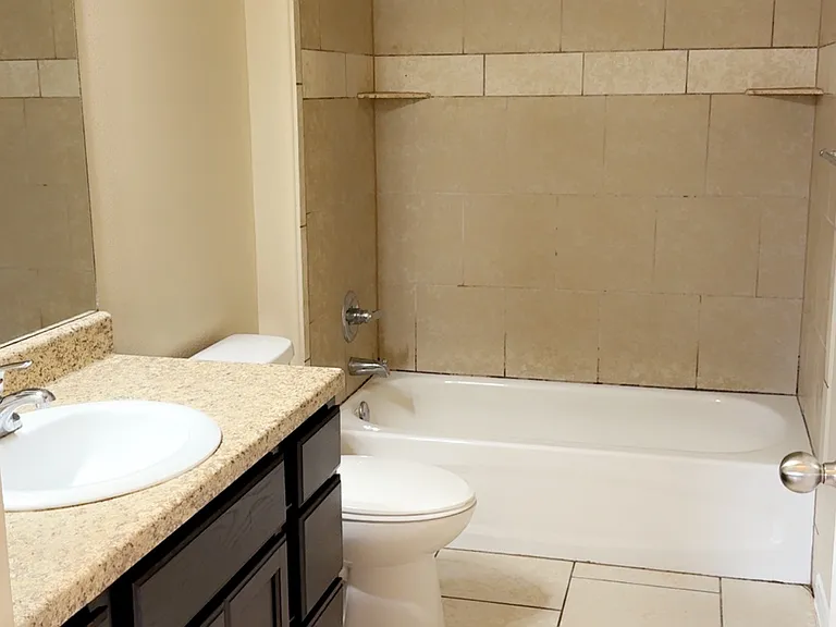 1209 Vanguard Ln #B — Photo 15