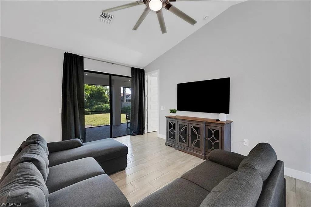 4 bed, 3.0 bath, 1832 sqft, $5,500 — Photo 4