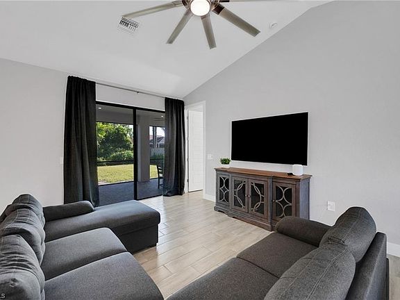 4th image of 4618 Catalina Ln
