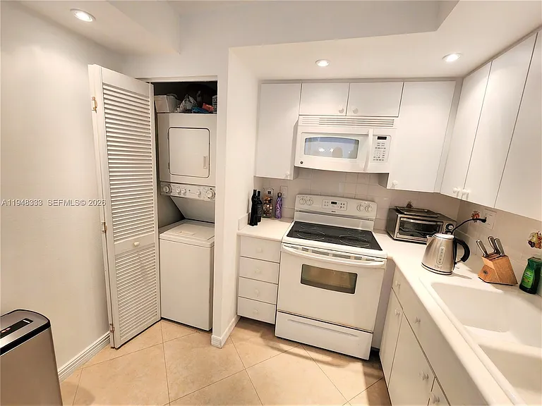 290 174th St #1607 — Photo 4