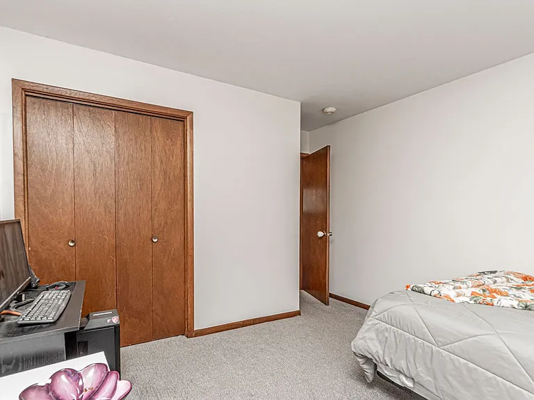 144 S Dartmouth Dr — Photo 29