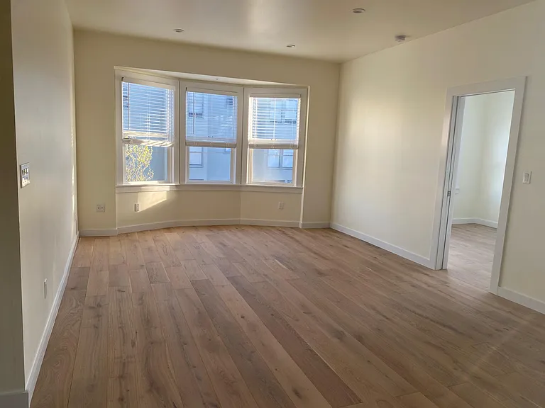 2000 Grove St #4 — Photo 5