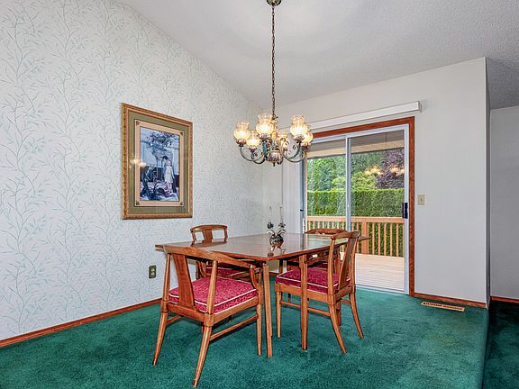 5th image of 2810 NE 86th Cir