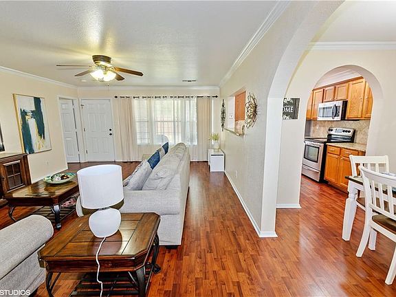 4th image of 405 Joyce Way