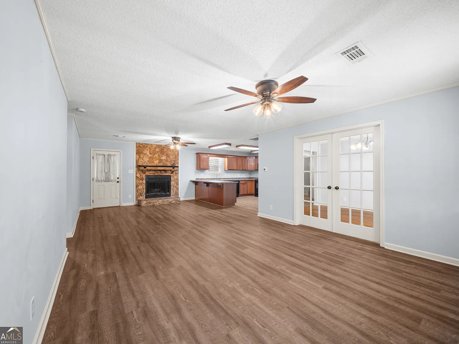 3 bed, 2.0 bath, 1752 sqft, $2,300 — Photo 4