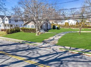 455 Roosevelt Ave, Oakhurst, NJ 07755