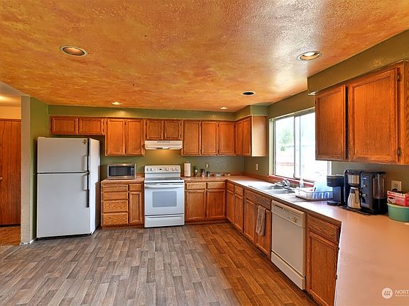 5th image of 7130 73rd St NE