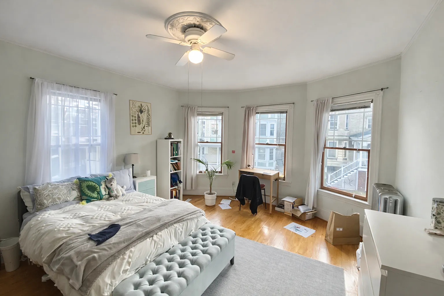 4 bed, 9999 sqft, $4,495 — Photo 2
