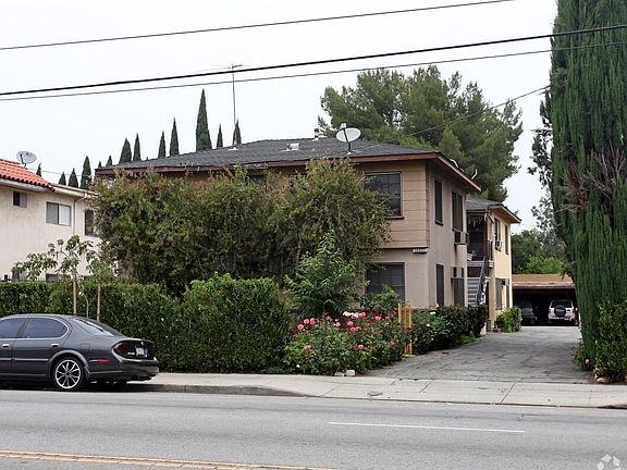 2nd image of 15831 Vanowen St #5