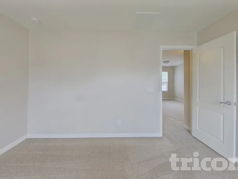 1048 Silverberry St — Photo 5