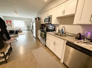 2827 N Clark St #202, Chicago, IL 60657