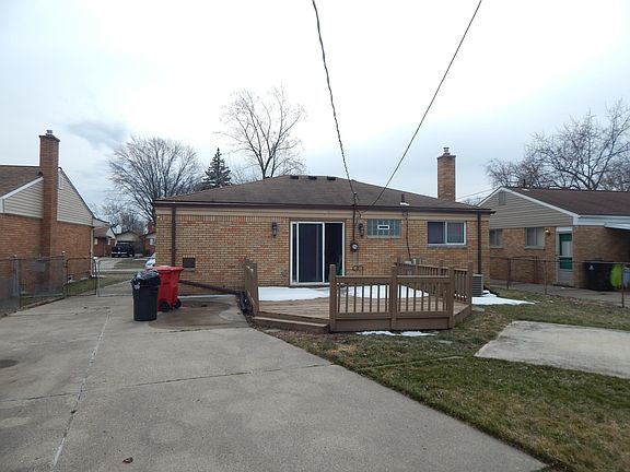 2nd image of 15445 Roycroft St