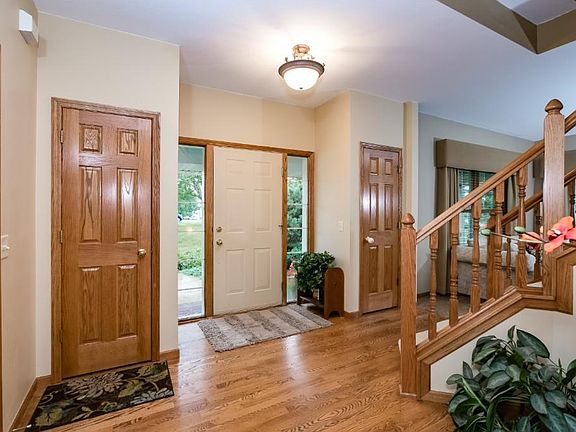 Open vaulted ceiling in the entry with beautiful hardwood floors that take you all the way through the kitchen.