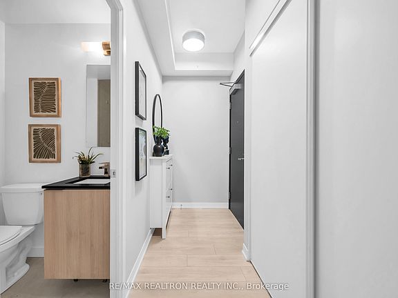 5th image of 31 Tippett Rd #1515