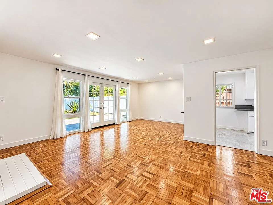 3 bed, 3.0 bath, 1300 sqft, $6,295 — Photo 4