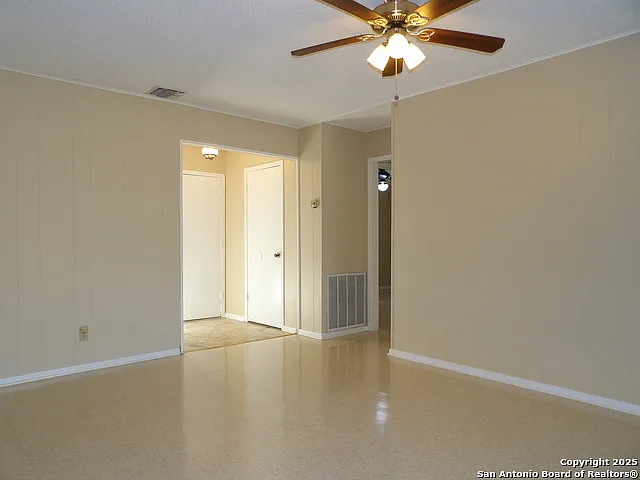 5637 Walzem Rd — Photo 12