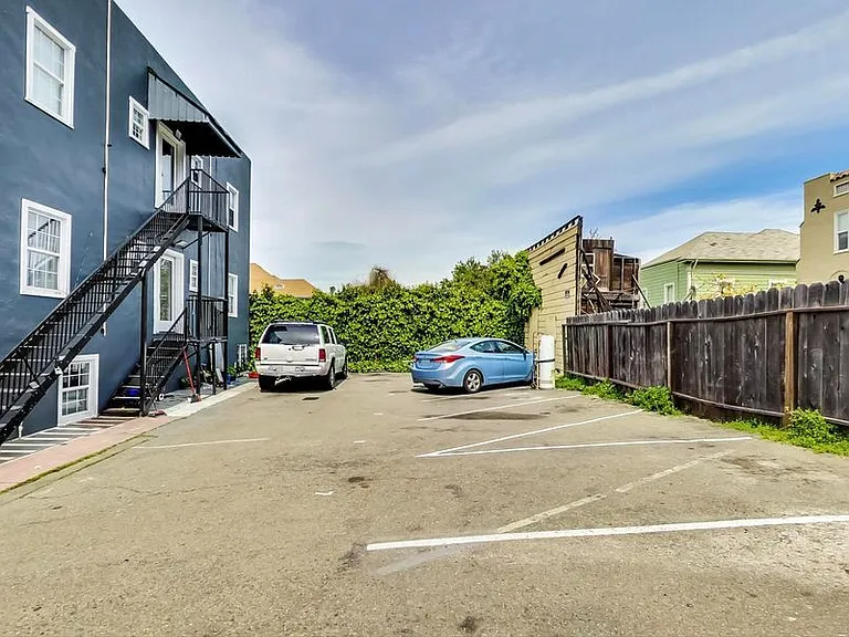 1824 Linden St #15 — Photo 9