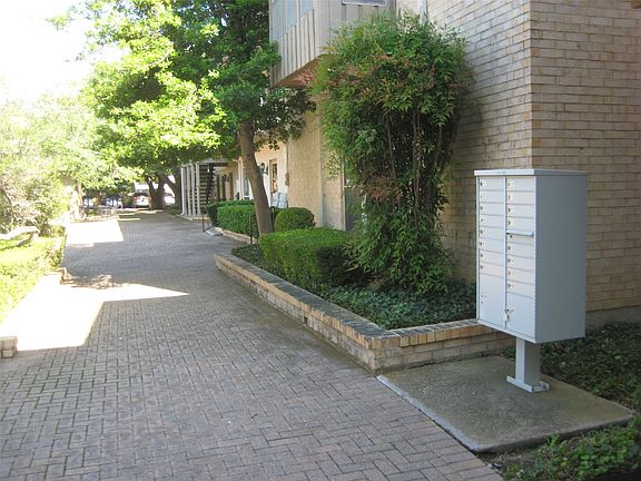 3rd image of 4320 Bellaire Dr S APT 114W