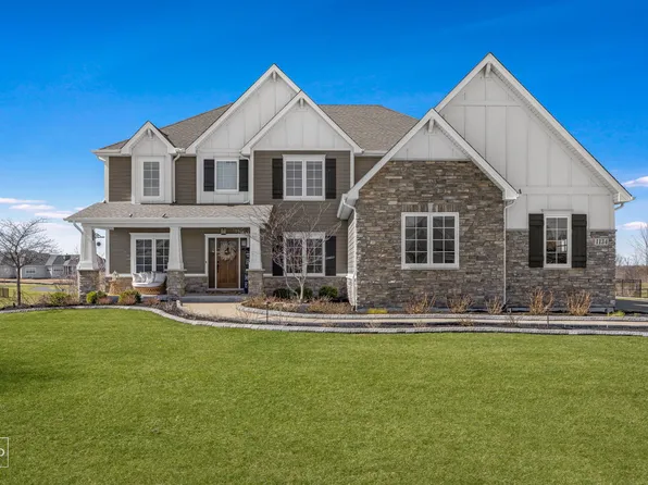 1134 Redbud Ln, Sugar Grove, IL 60554