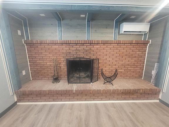 Fireplace in Livingroom