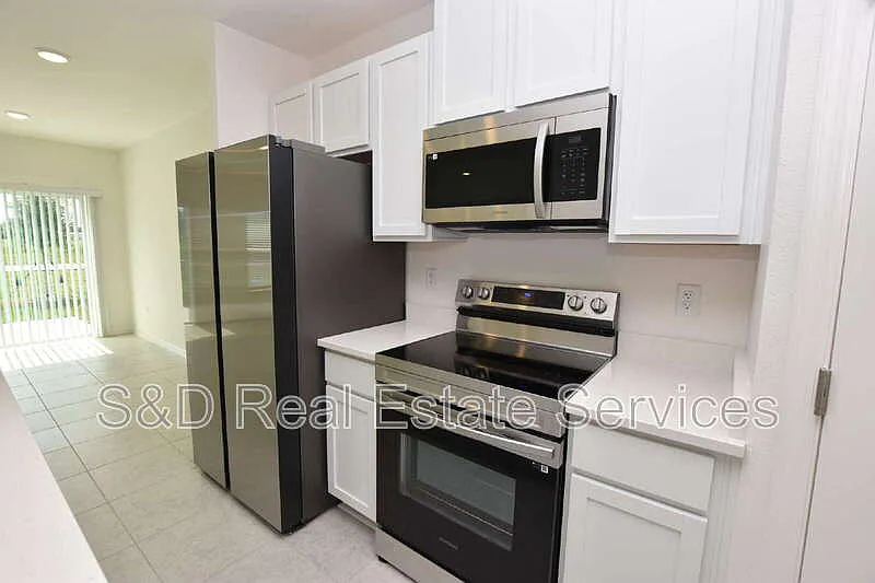 3 bed, 2.5 bath, 1694 sqft, $1,799 — Photo 4