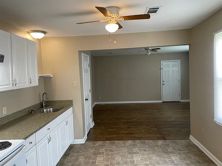2226 Stafford St — Photo 9