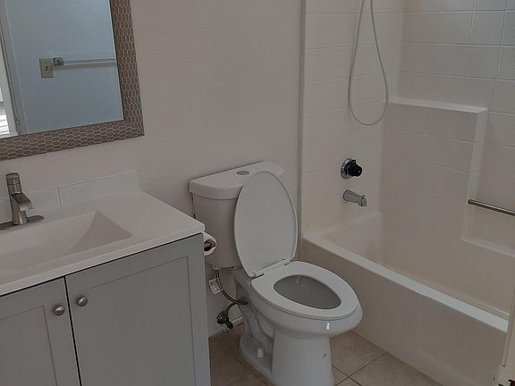 4th image of 11939 209th St APT 2