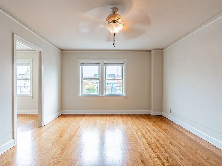 Charbern Apartments — Photo 6