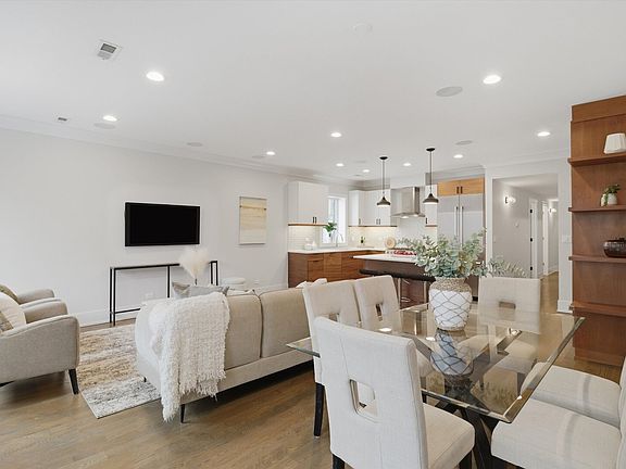 2nd image of 1304 N Hoyne Ave Unit 3