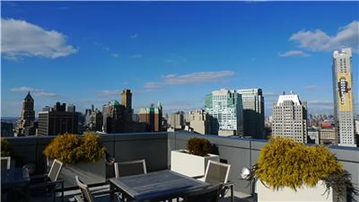 Rented by R New York | media 28