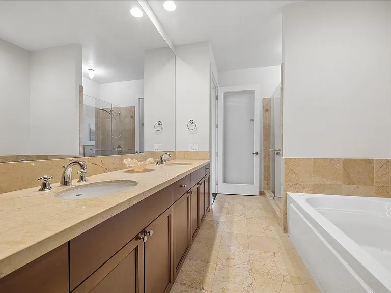 5005 Hidalgo St #210 — Photo 17