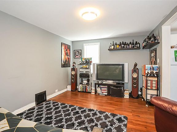 2nd image of 139 Vine St S #B