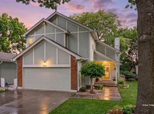 8303 W 121st St, Overland Park, KS 66213