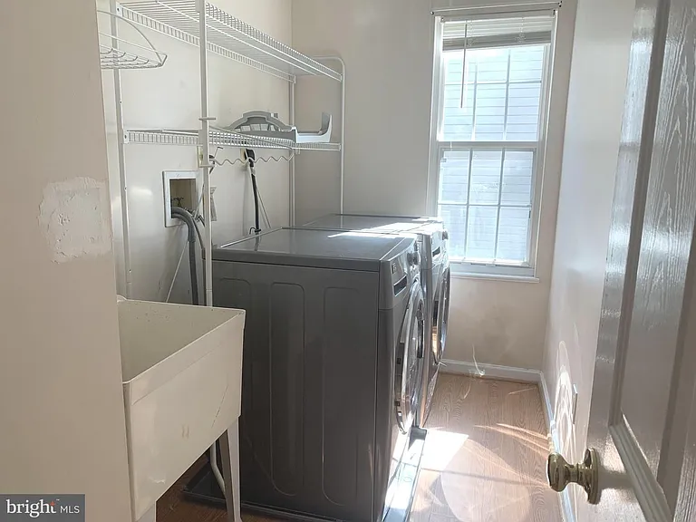 7931 Carriage Dr — Photo 19