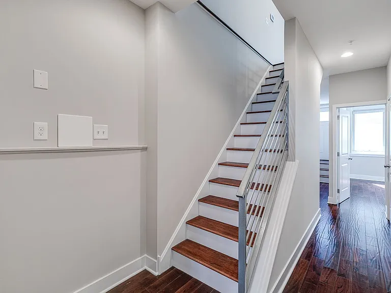 604 W Thompson St #A — Photo 15