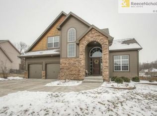 1914 White Tail Ln, Liberty, MO 64068