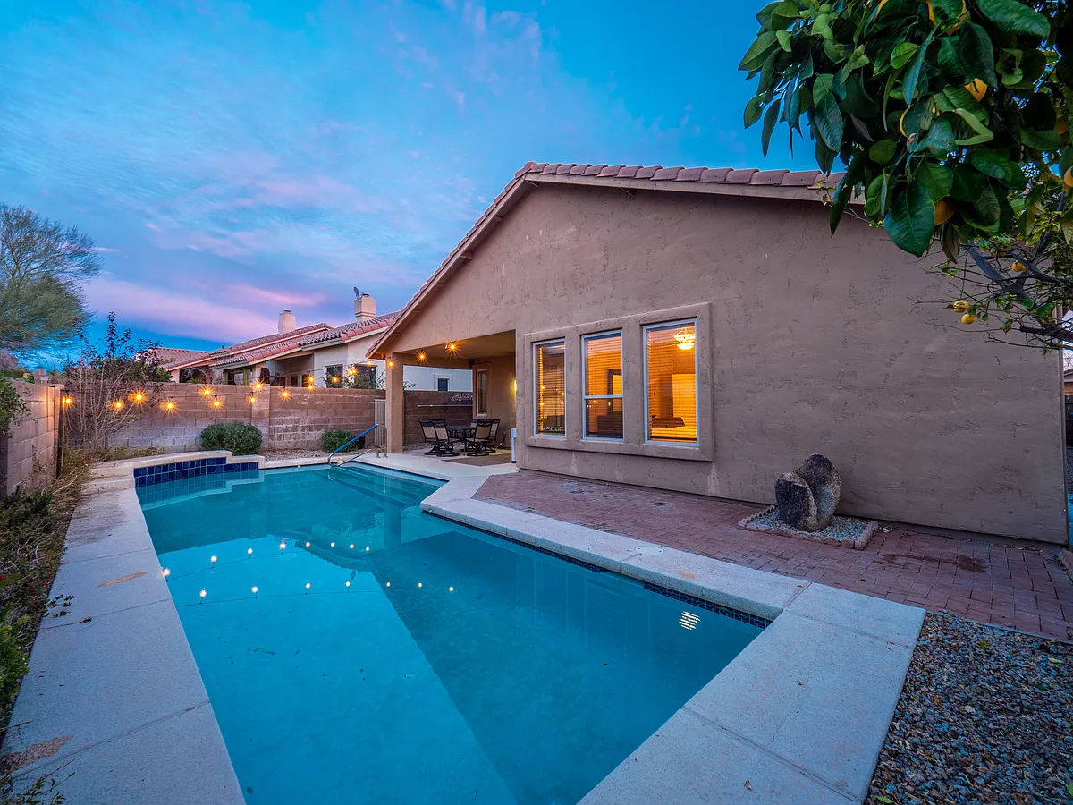 Building Photo - 4232 E Rancho Caliente Dr