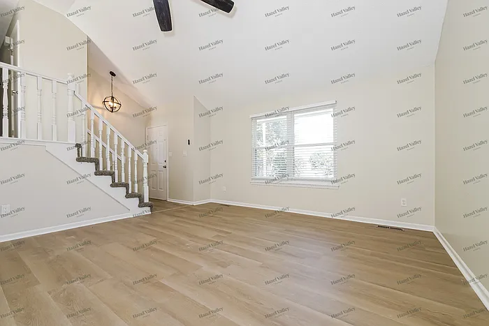532 NE Wood Ct — Photo 4