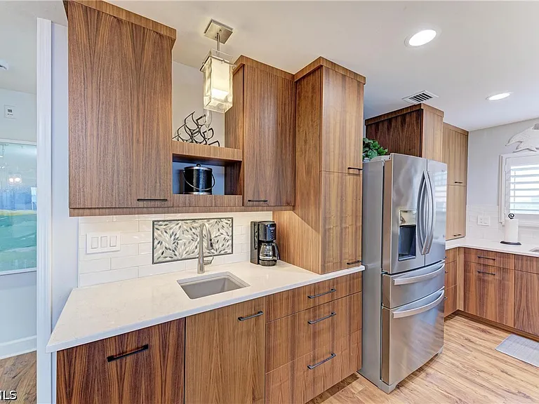 14813 Laguna Dr #401 — Photo 17