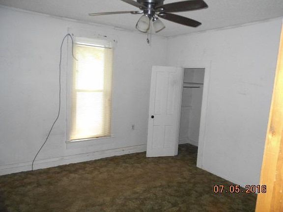 5th image of 304 S 2nd St